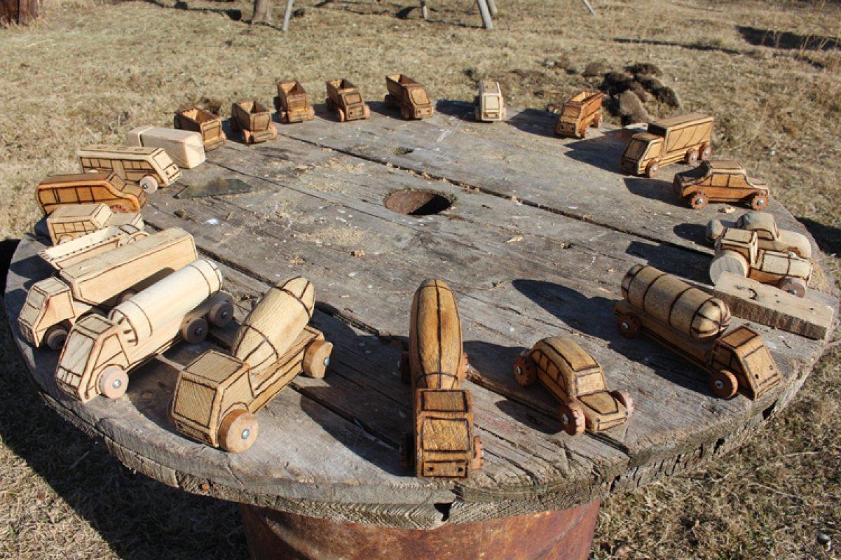 Van'da mahalledeki çocukların oyuncaklarını yapan İrfan dede