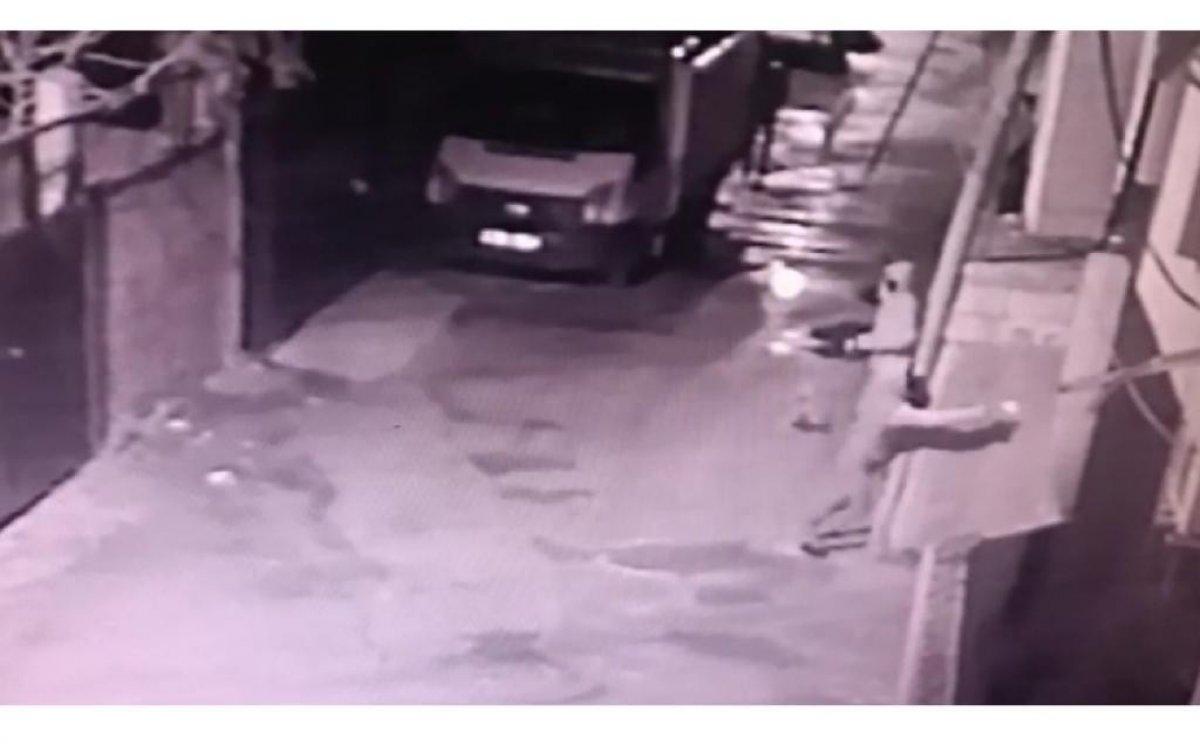 Adana'da fark edilen hırsızlar, polise ateş açtı