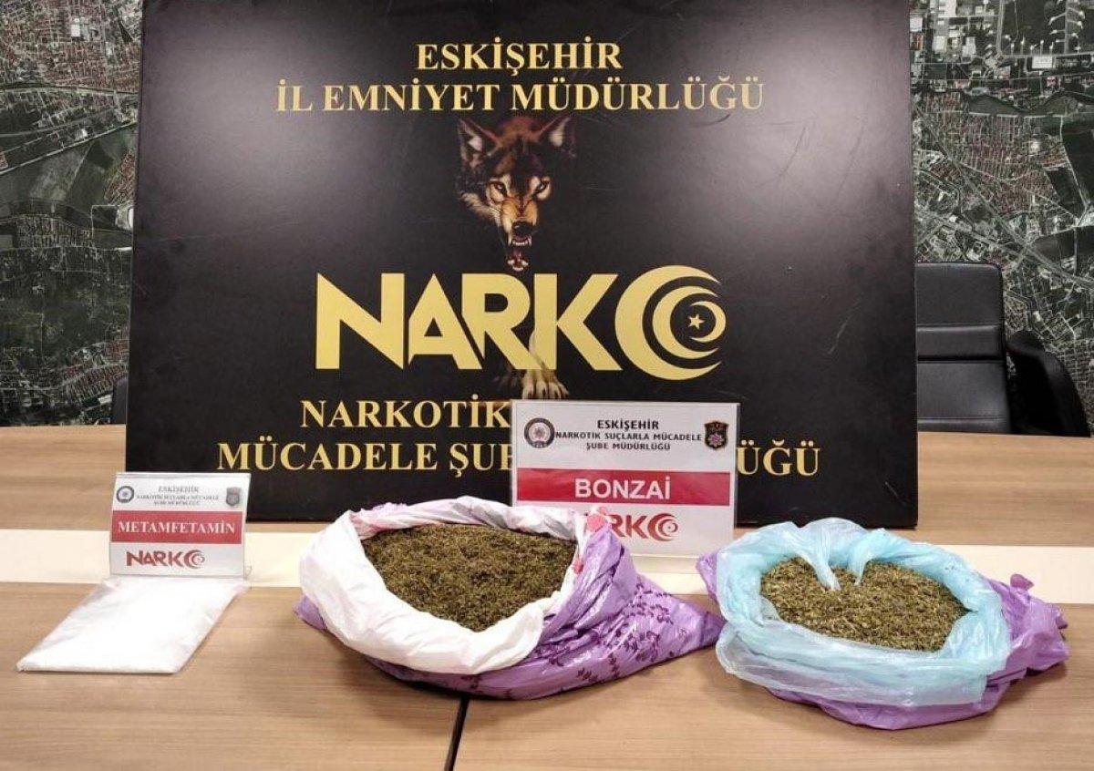 Eskişehir’de çekiciyle yasağı ihlal edip, uyuşturucu sattılar