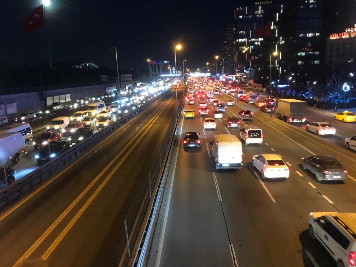 İstanbul’da trafik yoğunluğu yüzde 70 seviyesine çıktı