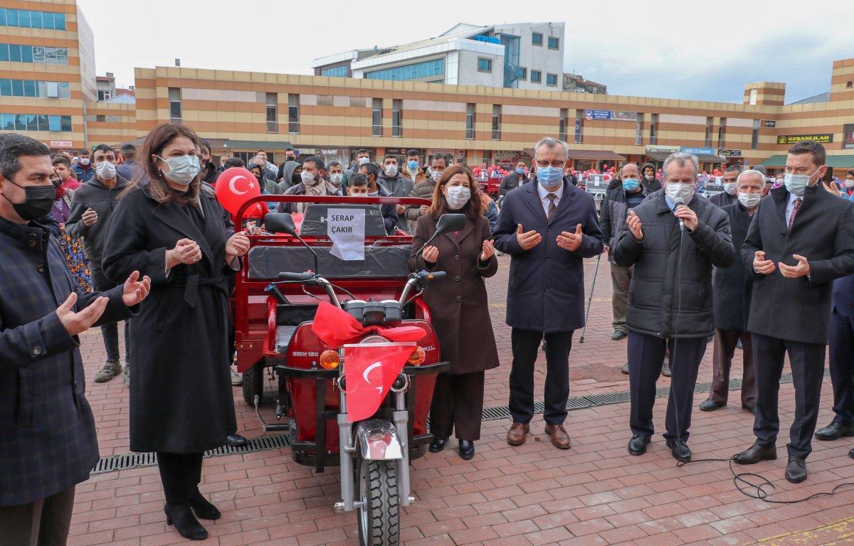 Keşan'da 104 at arabası, elektrikli triportörle değiştirildi