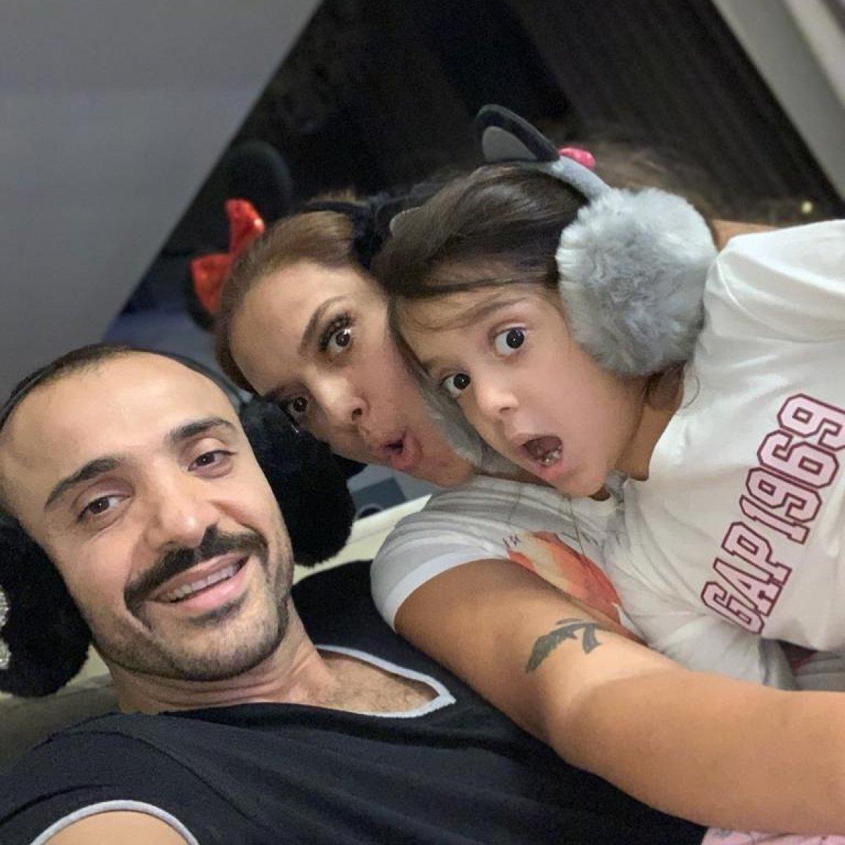 Demet Akalın, kızı Hira'yı hala bebek arabasıyla dolaştırıyor