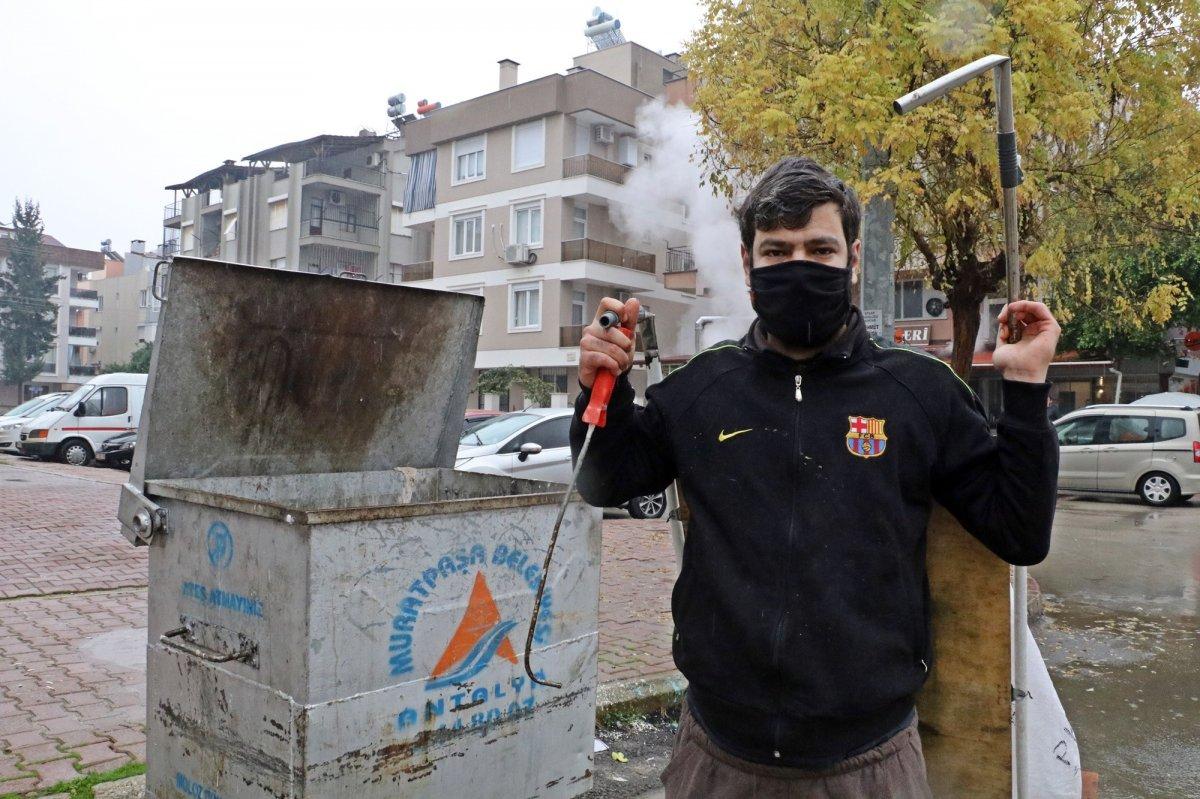 Antalya'da plastik toplayarak hazırlandığı KPSS’den 96,5 puan aldı