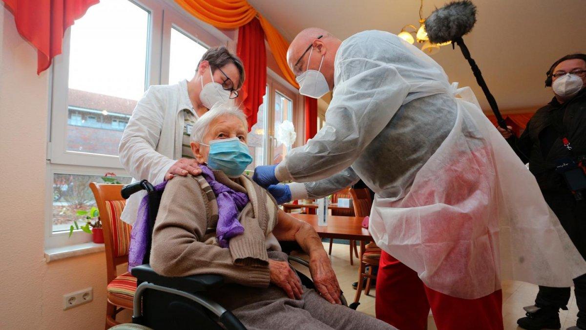 AB, BioNTech-Pfizer aşısından 100 milyon doz daha alacak