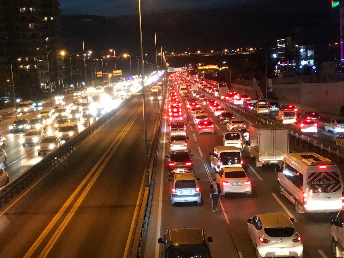 İstanbul’da trafik yoğunluğu yüzde 70 seviyesine çıktı