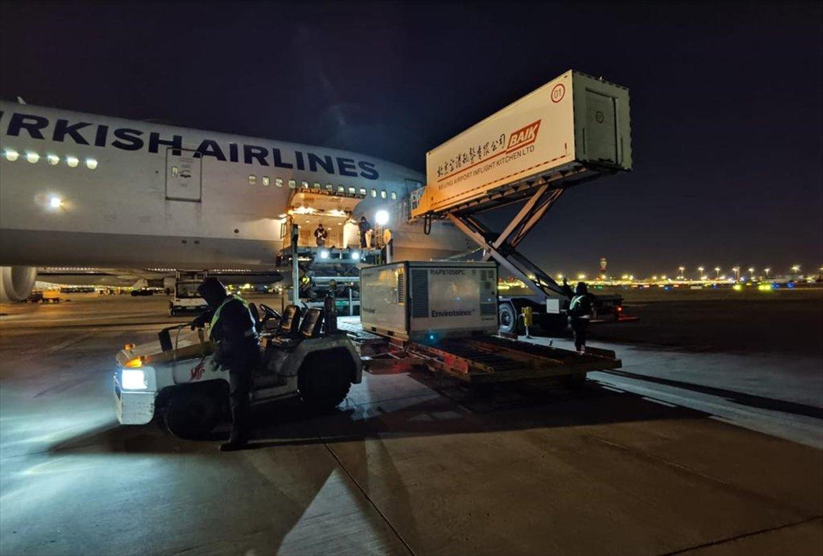Fahrettin Koca: Aşıları getirecek uçak Pekin'den havalandı