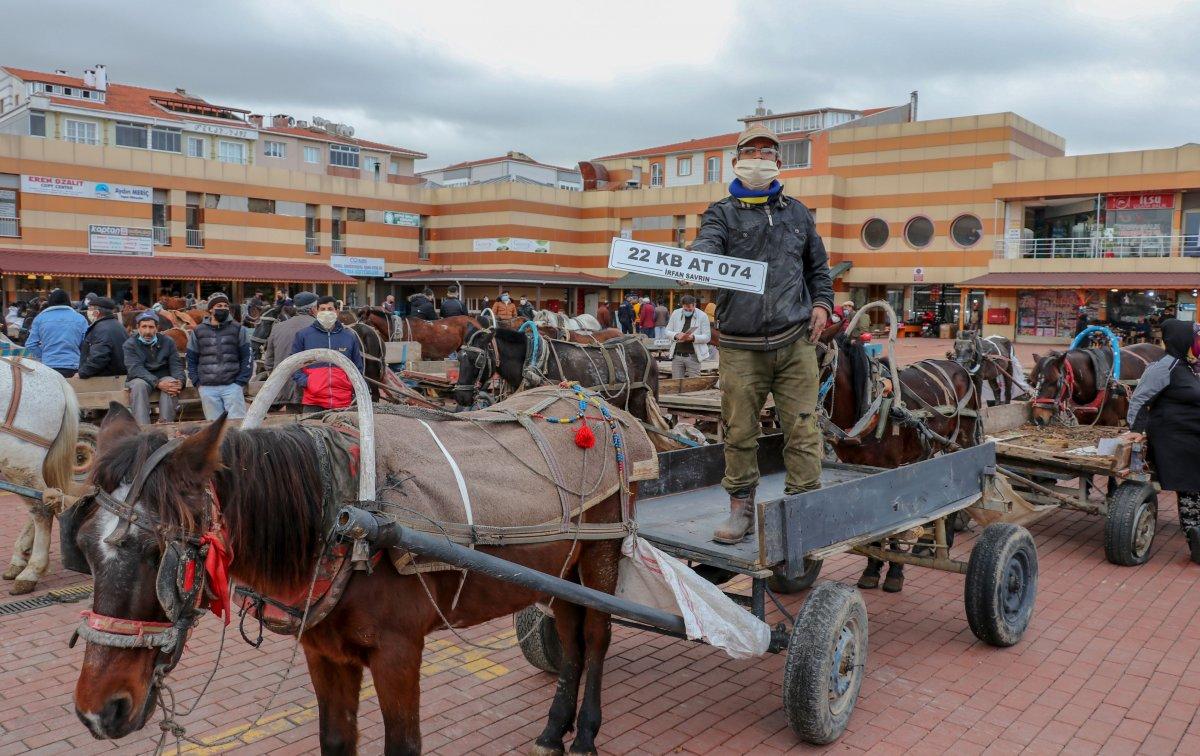 Keşan'da 104 at arabası, elektrikli triportörle değiştirildi