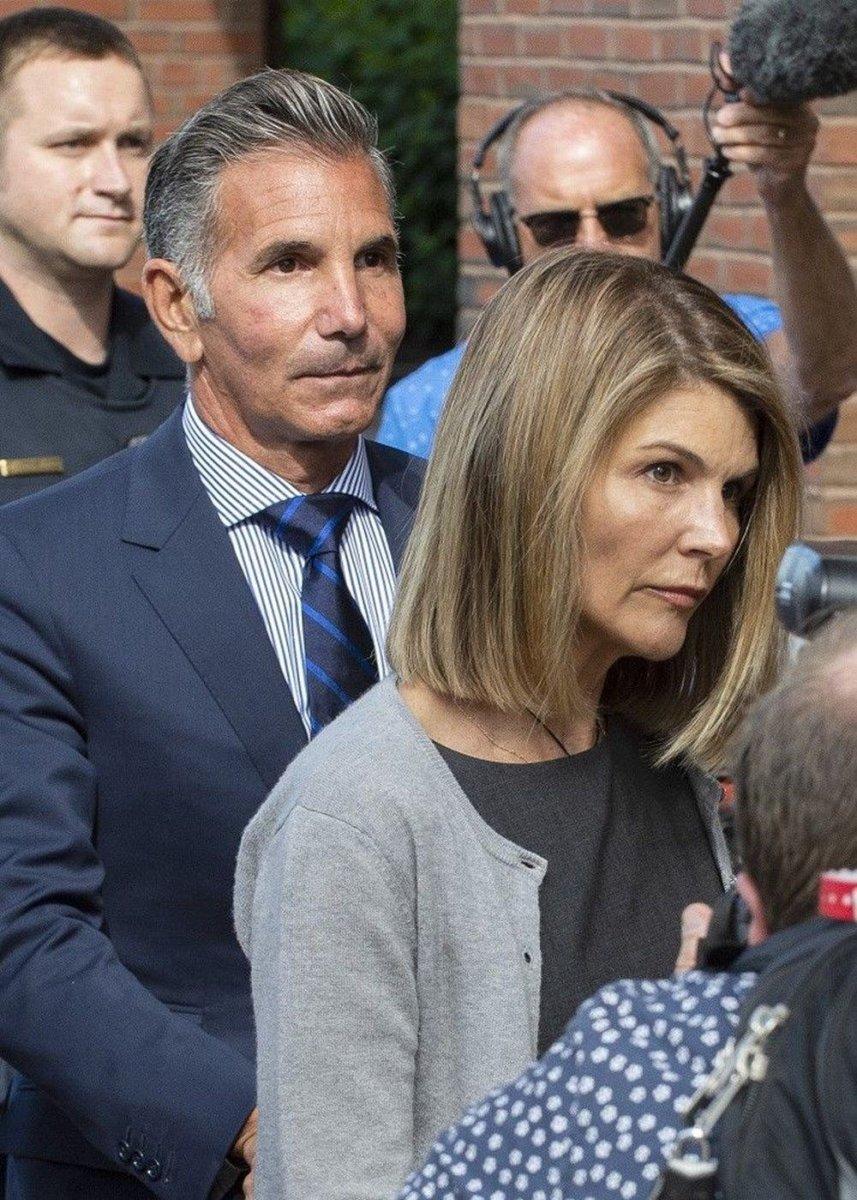 Oyuncu Lori Loughlin, iki aylık hapis cezasını tamamladı