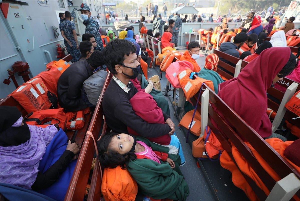 Bangladeş, Arakanlı Müslümanları ıssız adaya gönderiyor