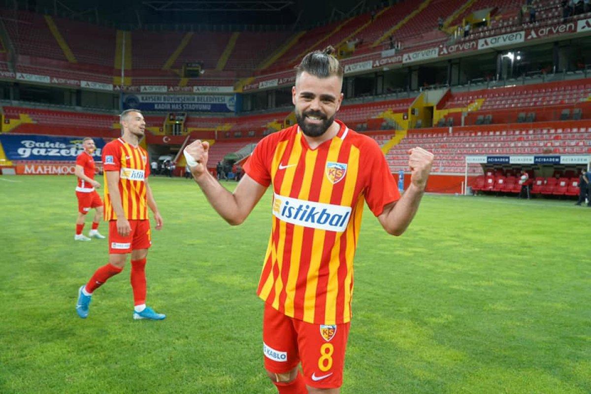 Galatasaray, Hasan Hüseyin'i transfer ediyor