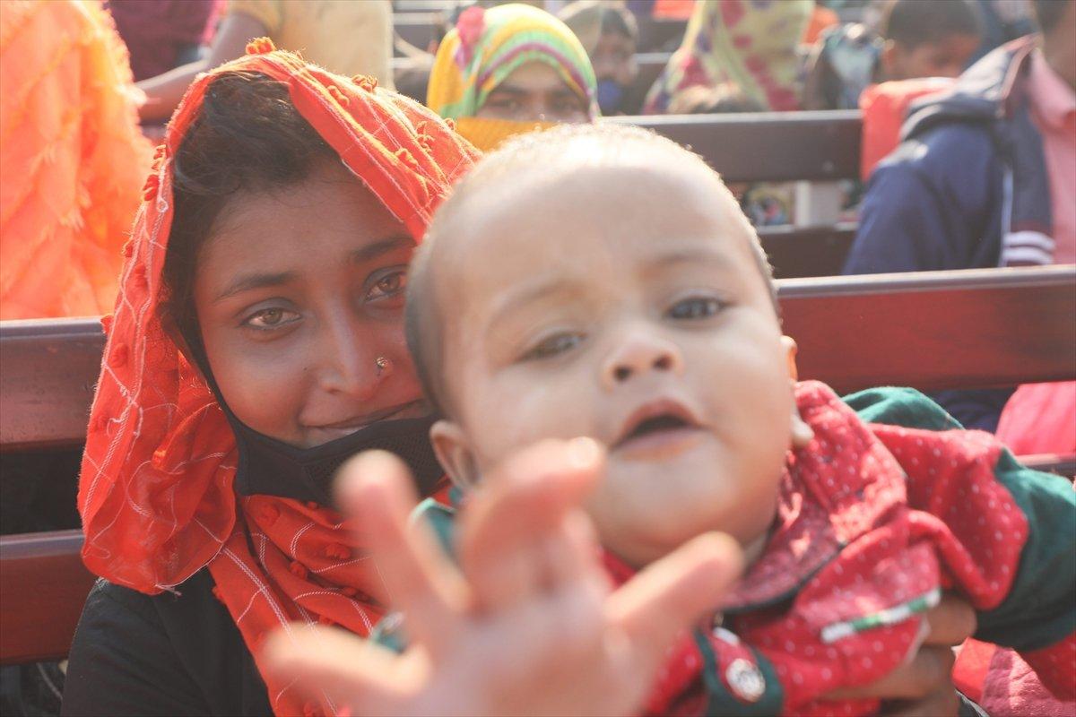 Bangladeş, Arakanlı Müslümanları ıssız adaya gönderiyor