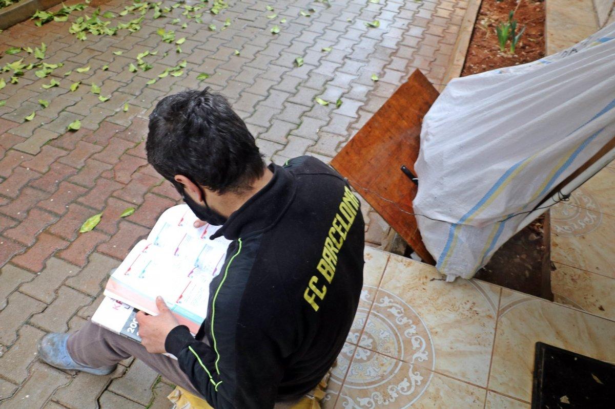 Antalya'da plastik toplayarak hazırlandığı KPSS’den 96,5 puan aldı