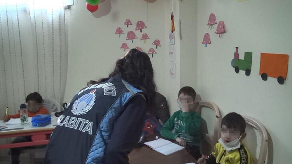 Polis ekipleri Esenyurt'taki kaçak kreşe baskın yaptı