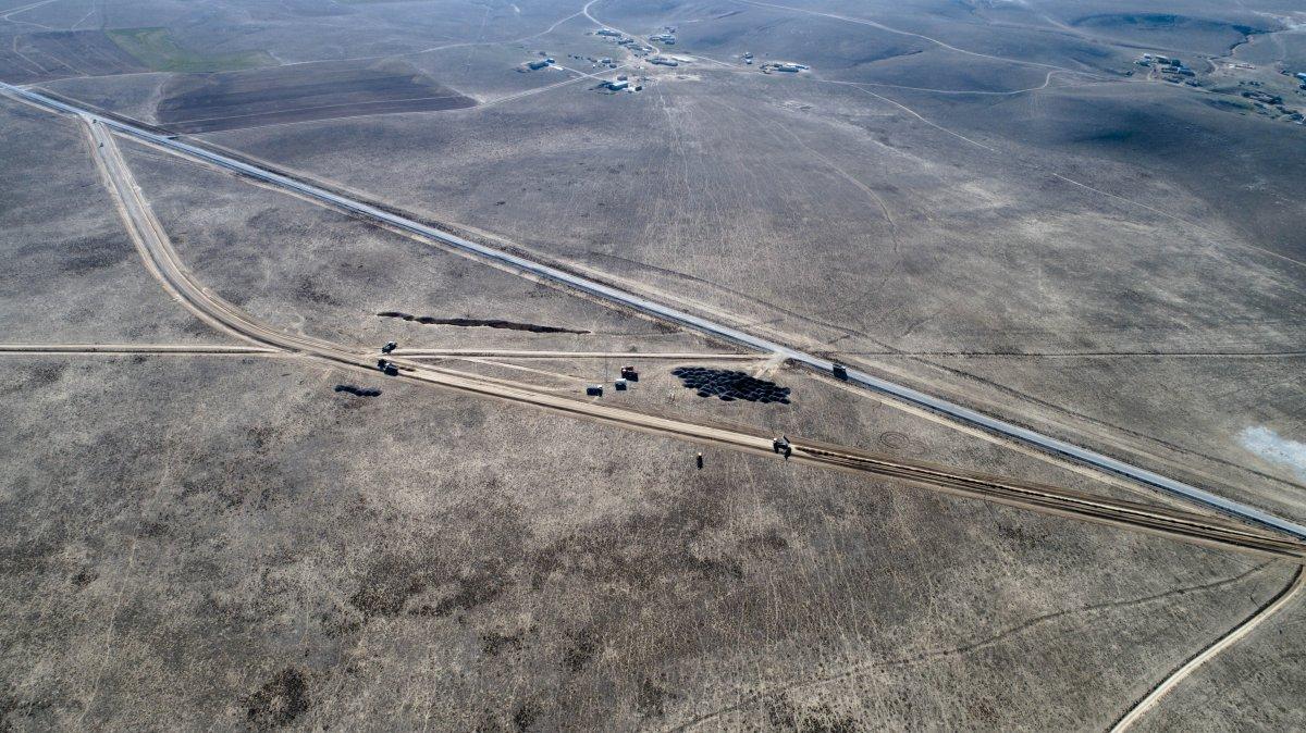 Konya'daki 630 metre çapındaki obruğun üzerinden geçen yol taşınıyor