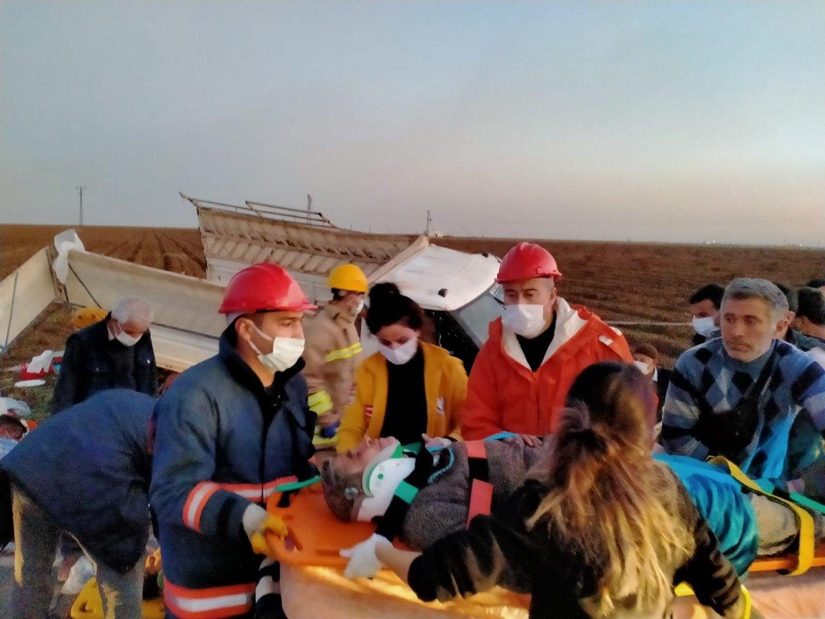 Mardin’de tarım işçilerini taşıyan kamyonet şarampole yuvarlandı