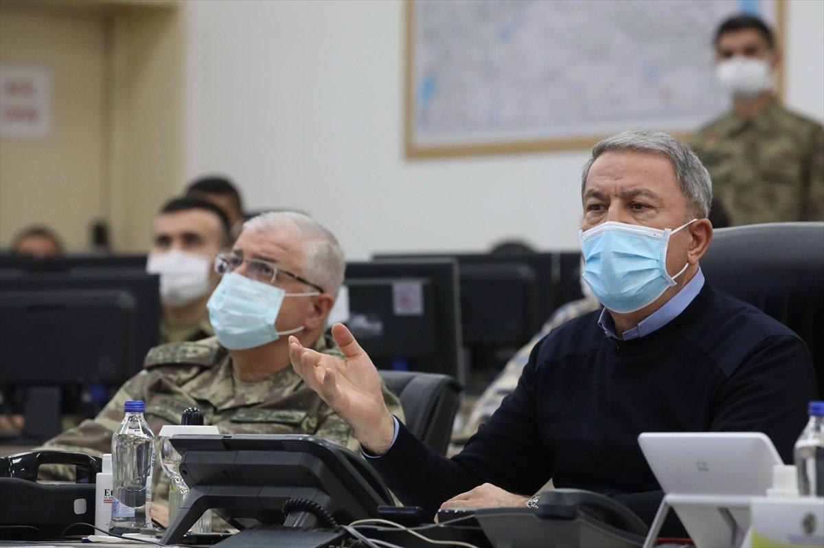 Hulusi Akar'dan, sınır birliklerinde denetleme