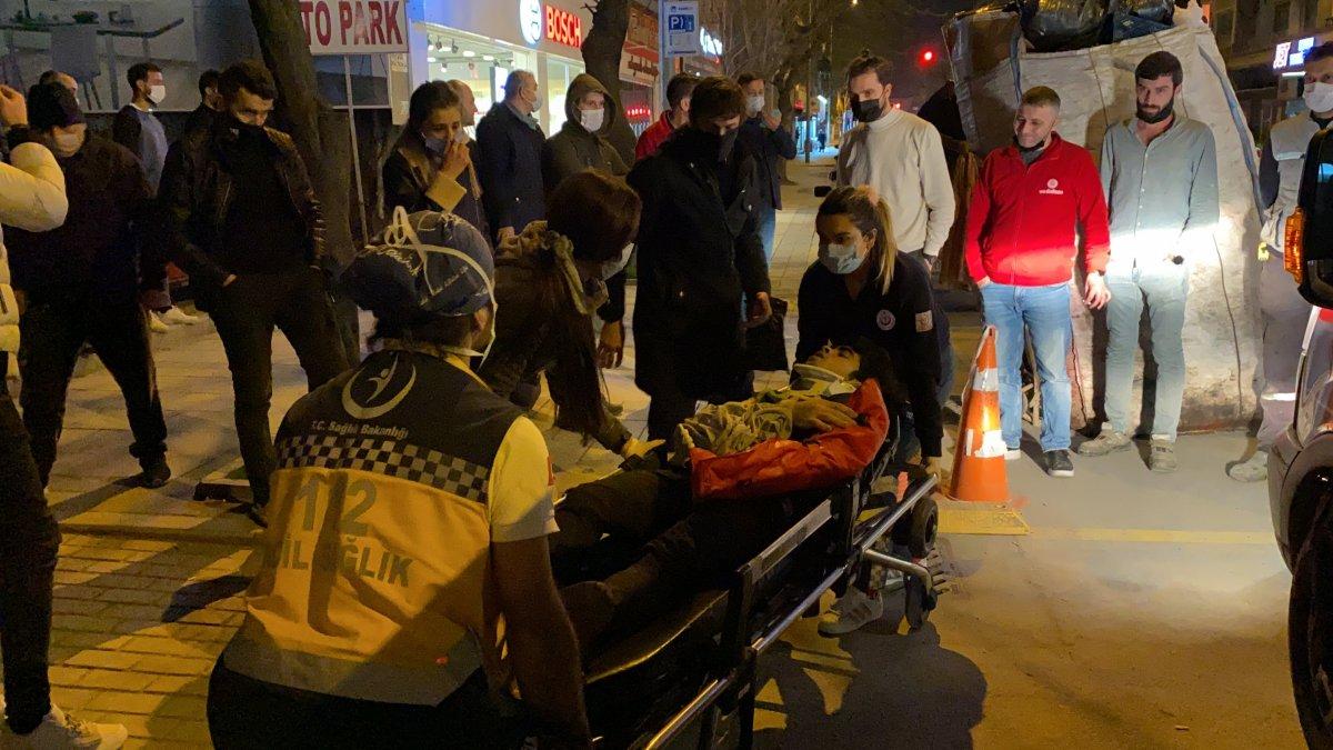 Sakarya'da önündeki aracı sollamaya çalışırken kağıt toplayan çocuğa çarptı