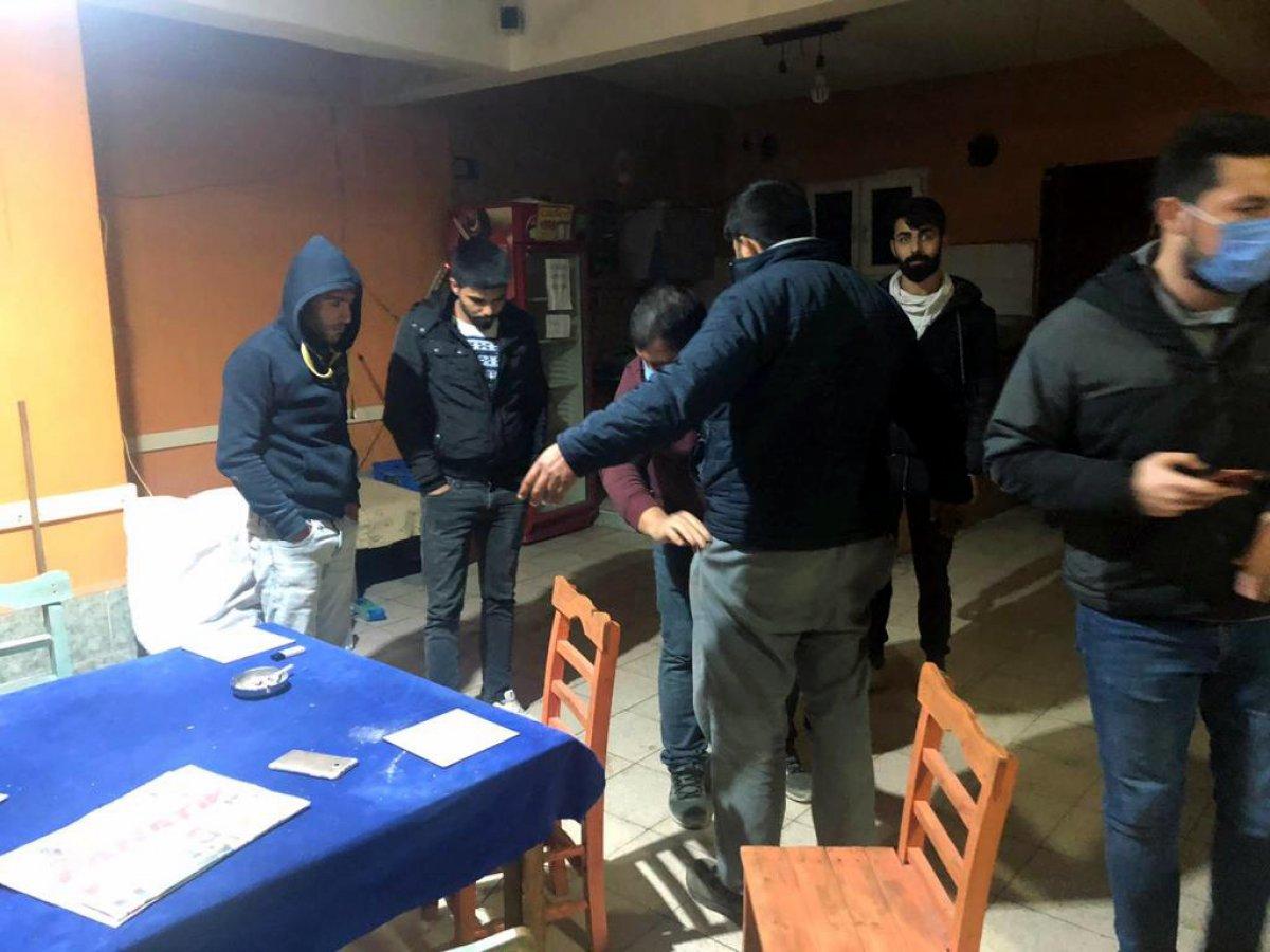 Adana’da kumar baskını: Camdan atlayarak kaçmaya çalıştılar