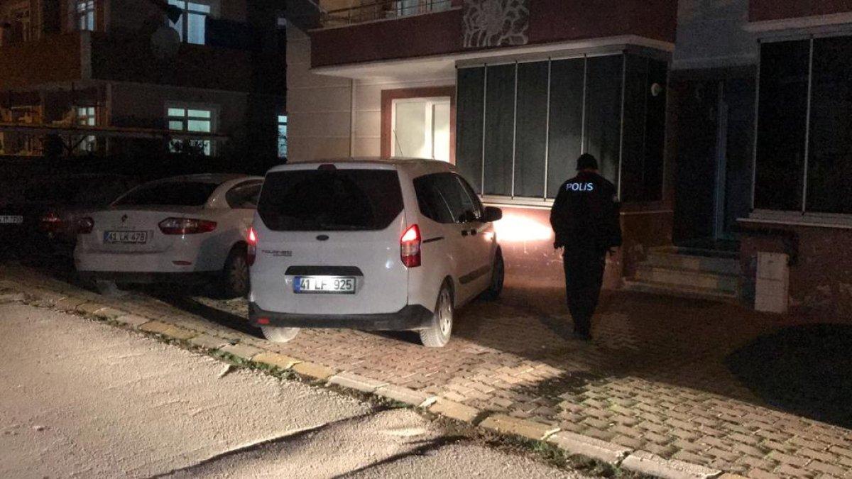 Kocaeli'de tabancasını temizlerken annesini bacaklarından vurdu