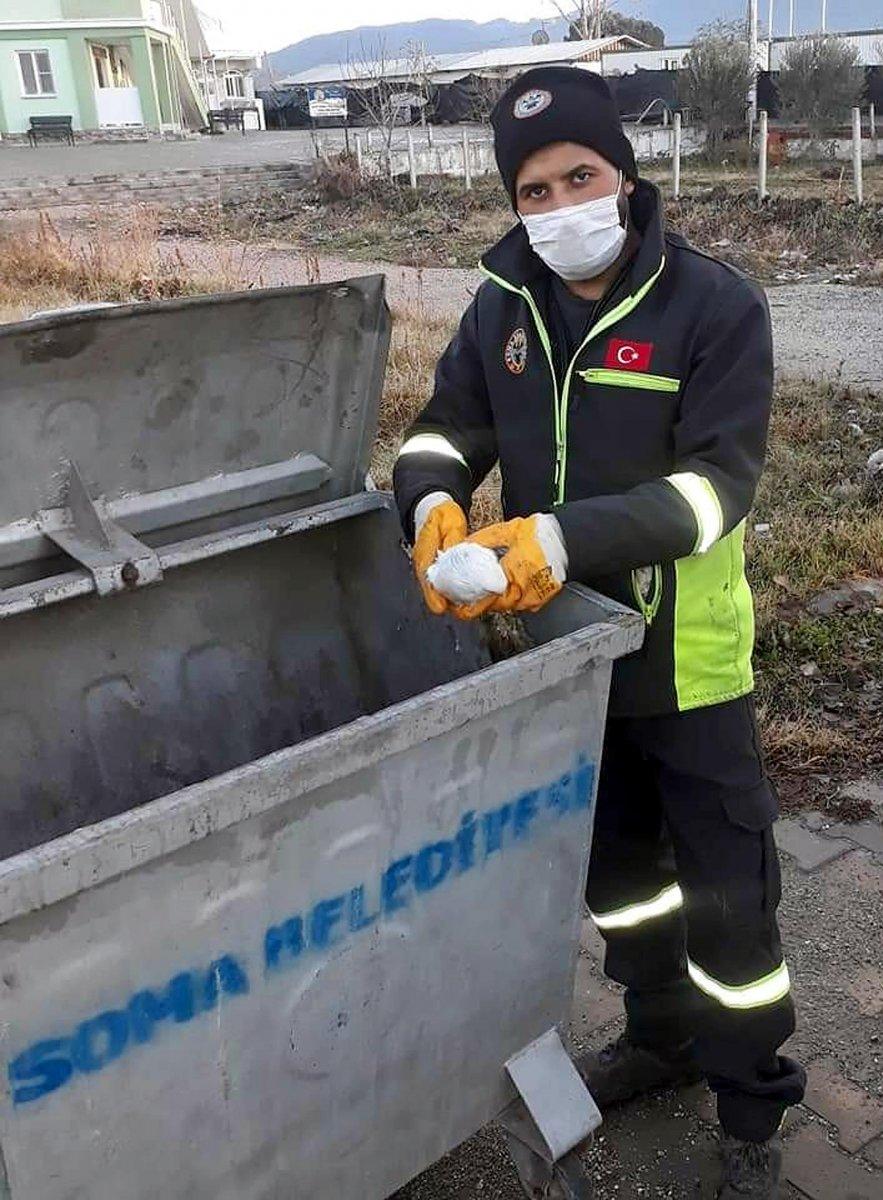 Manisa'da güvercinleri poşete koyup canlı canlı çöpe attılar