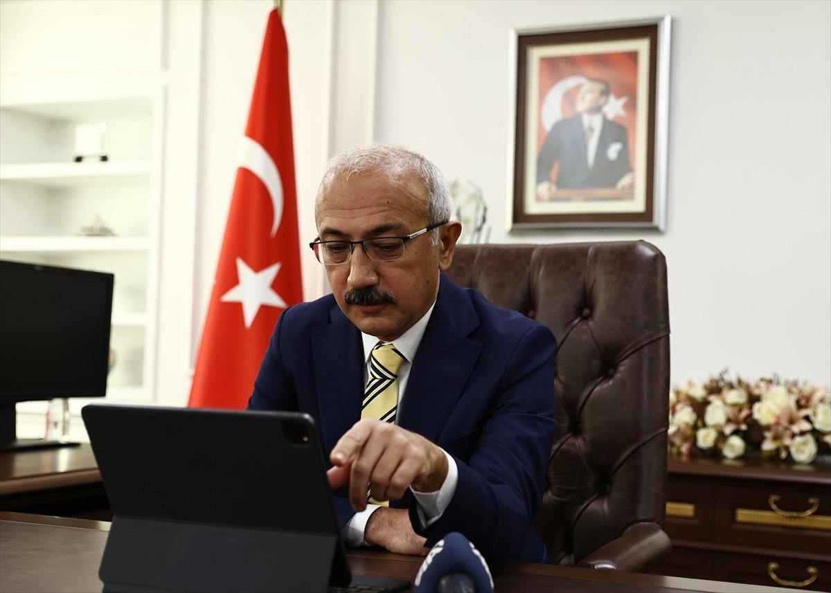 Hazine ve Maliye Bakanı Lütfi Elvan, ‘Yılın Fotoğrafları’nı oyladı