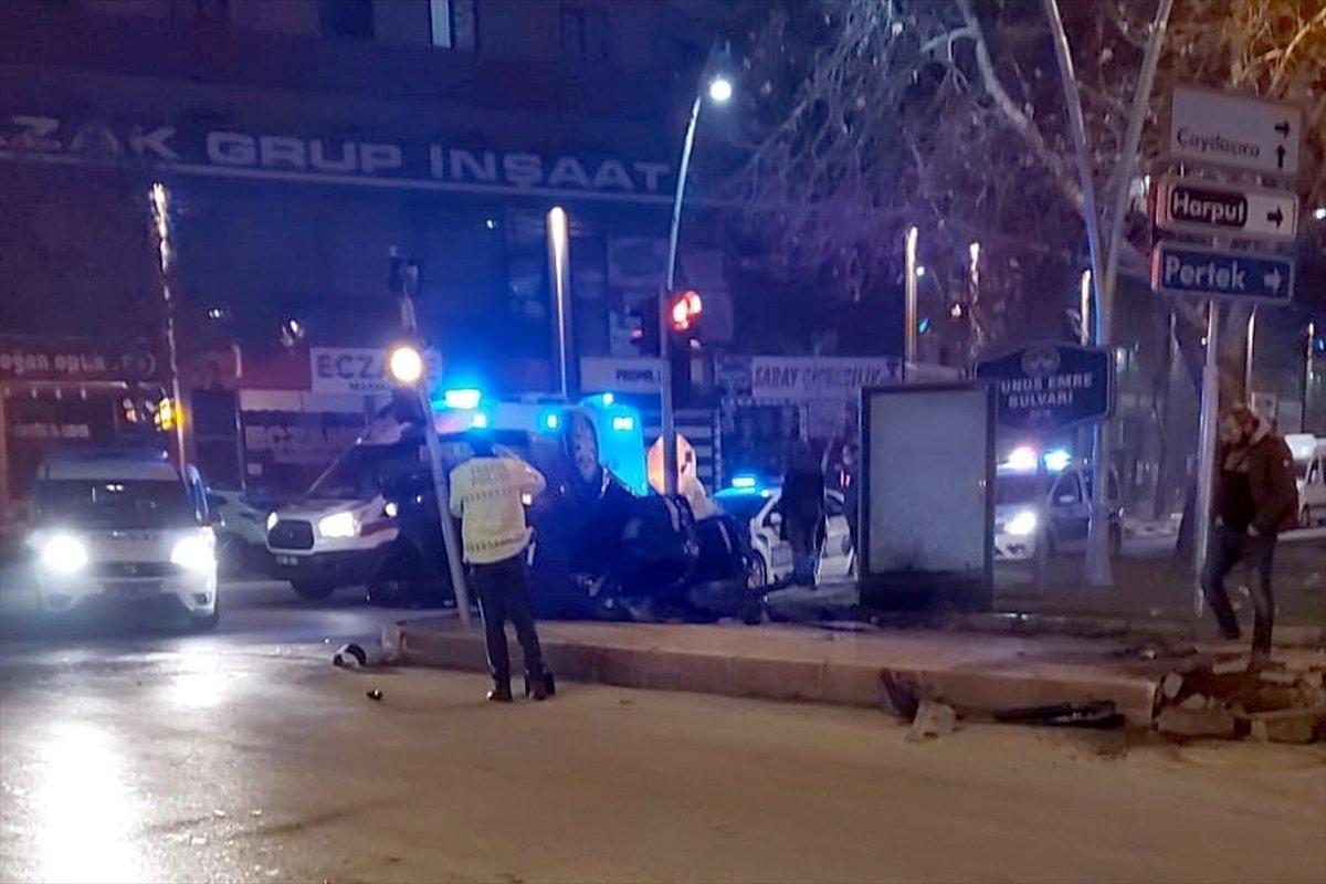 Elazığ'da çaldığı araçla kaza yapan şüpheli yaralandı