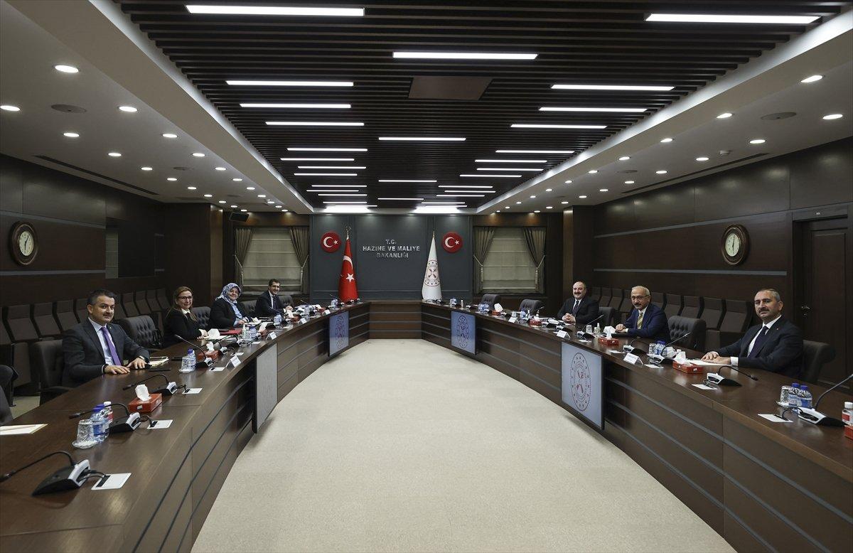 Bakan Elvan'ın ev sahipliğinde 6 bakan 'ekonomi ve reform' gündemiyle bir araya geldi