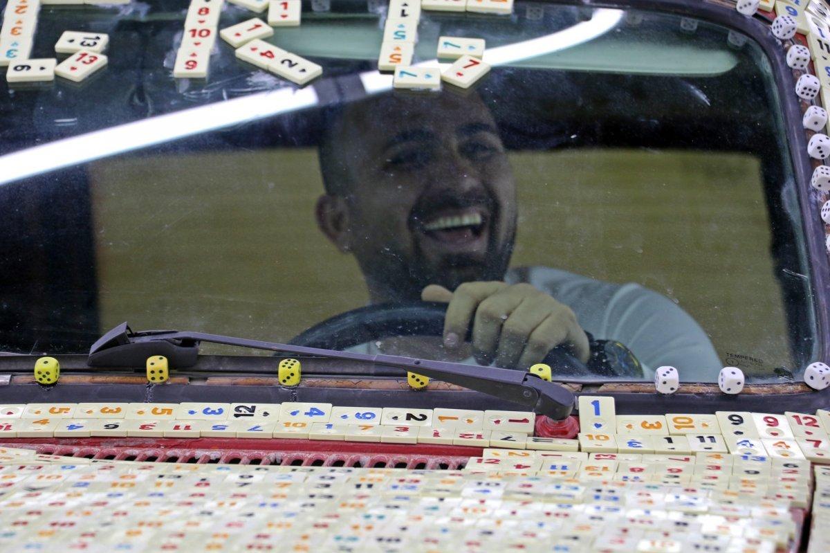 Antalya’da iddiayı kaybedince aracını okey taşlarıyla kaplattı