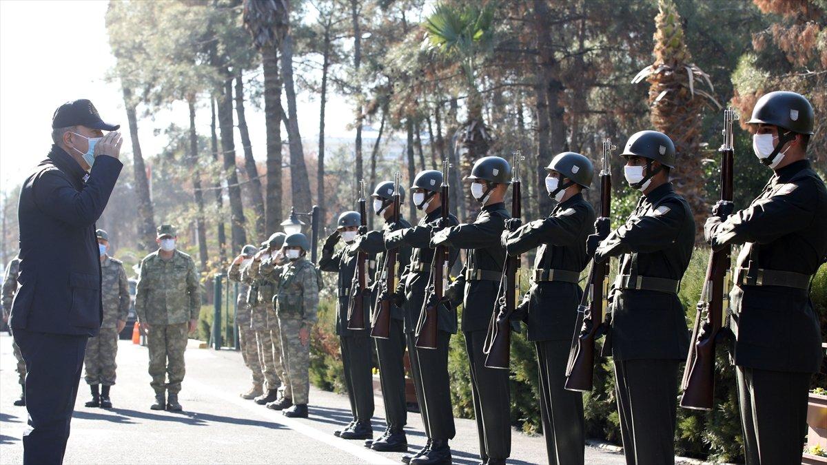 Hulusi Akar'dan, sınır birliklerinde denetleme