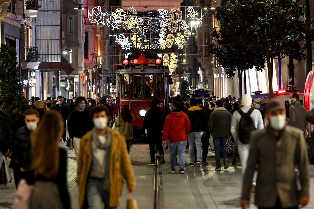 4 günlük yasak öncesi İstiklal Caddesi'nde yoğunluk