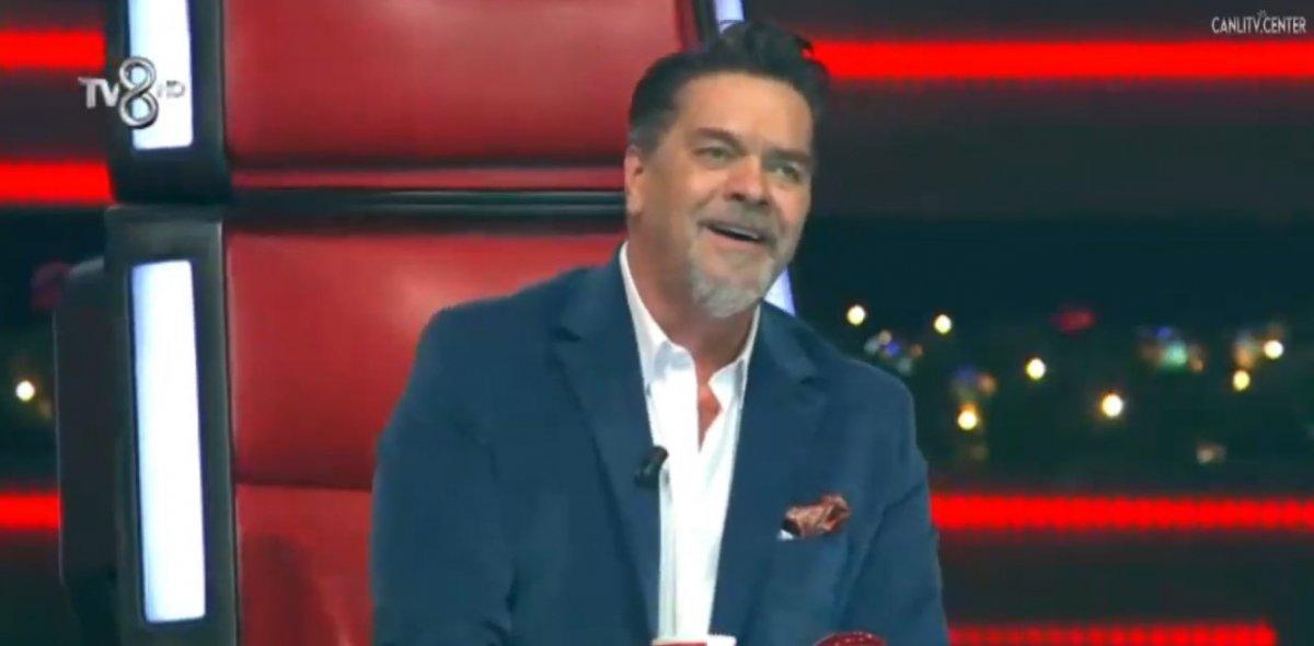 Hakan Çalhanoğlu O Ses Türkiye'de şarkı söyledi