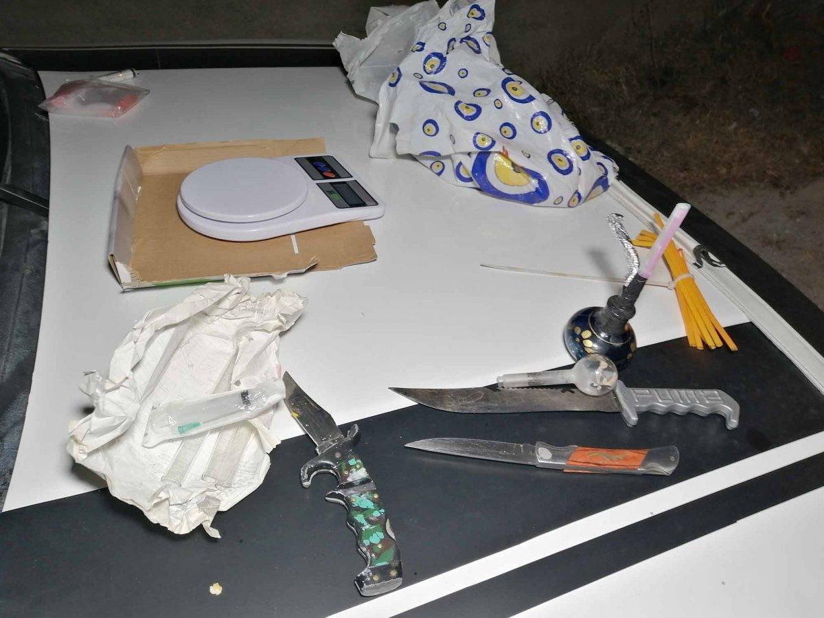 Aksaray'da uyuşturucu ile yakalanmamak için polisten kaçtılar