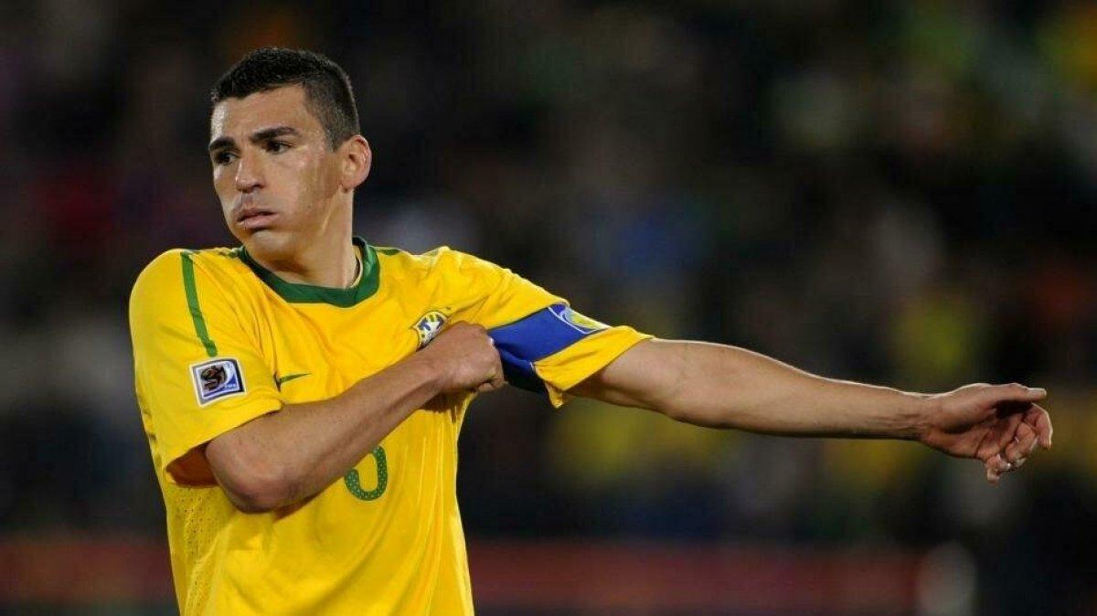 2020 yılında yeşil sahalara veda eden futbolcular