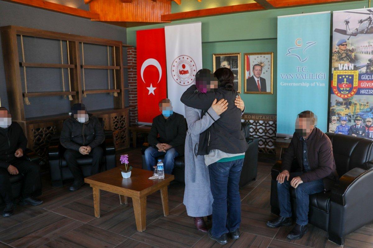 Teslim olan terör örgütü mensubu, ailesiyle buluştu