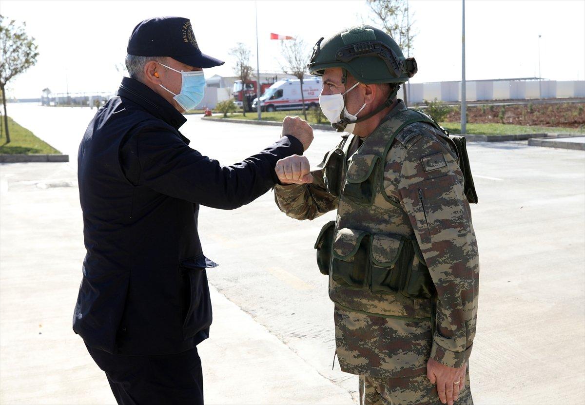 Hulusi Akar ve TSK komuta kademesi sınır hattında