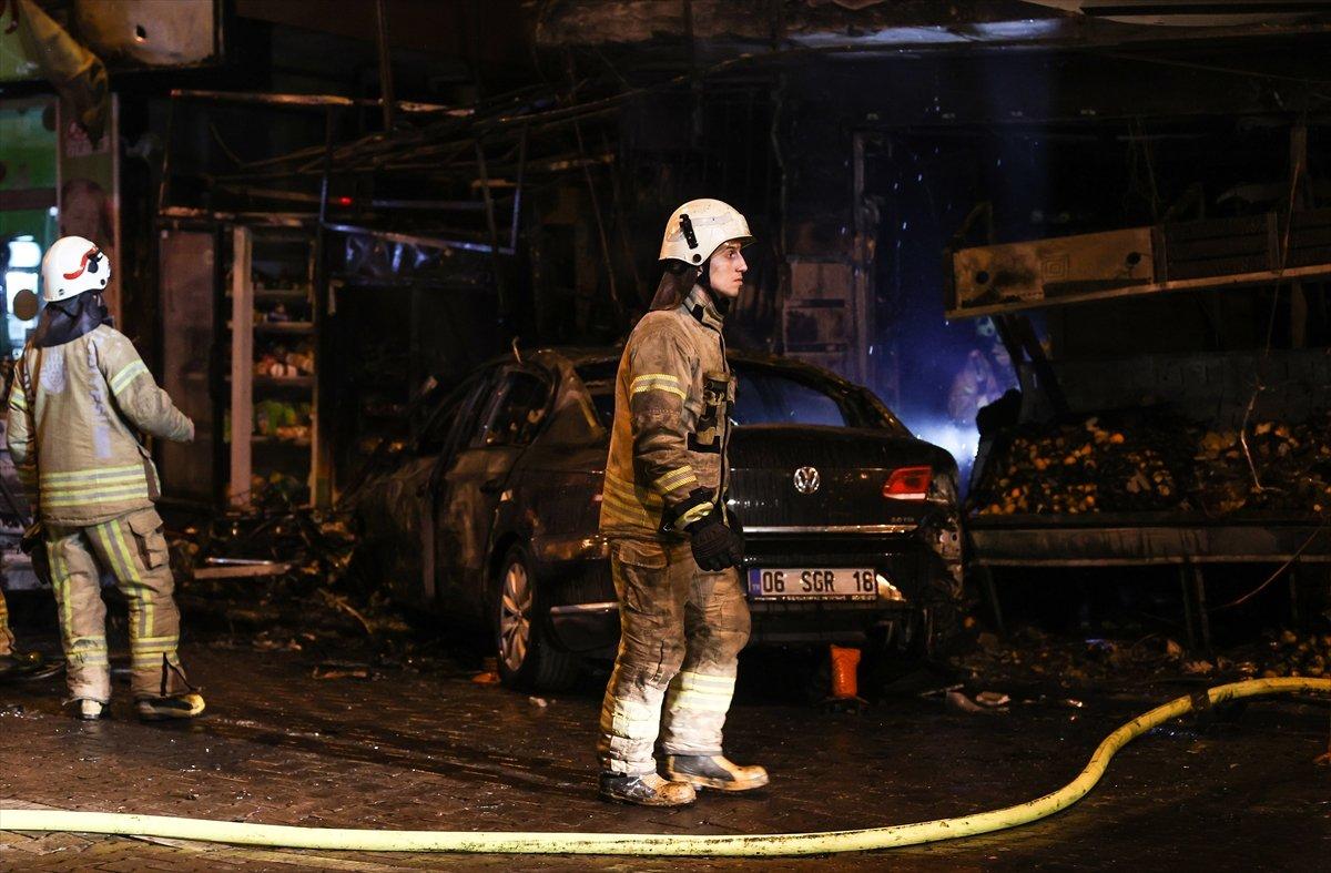 Bahçelievler'de drift yapan otomobil markete girdi