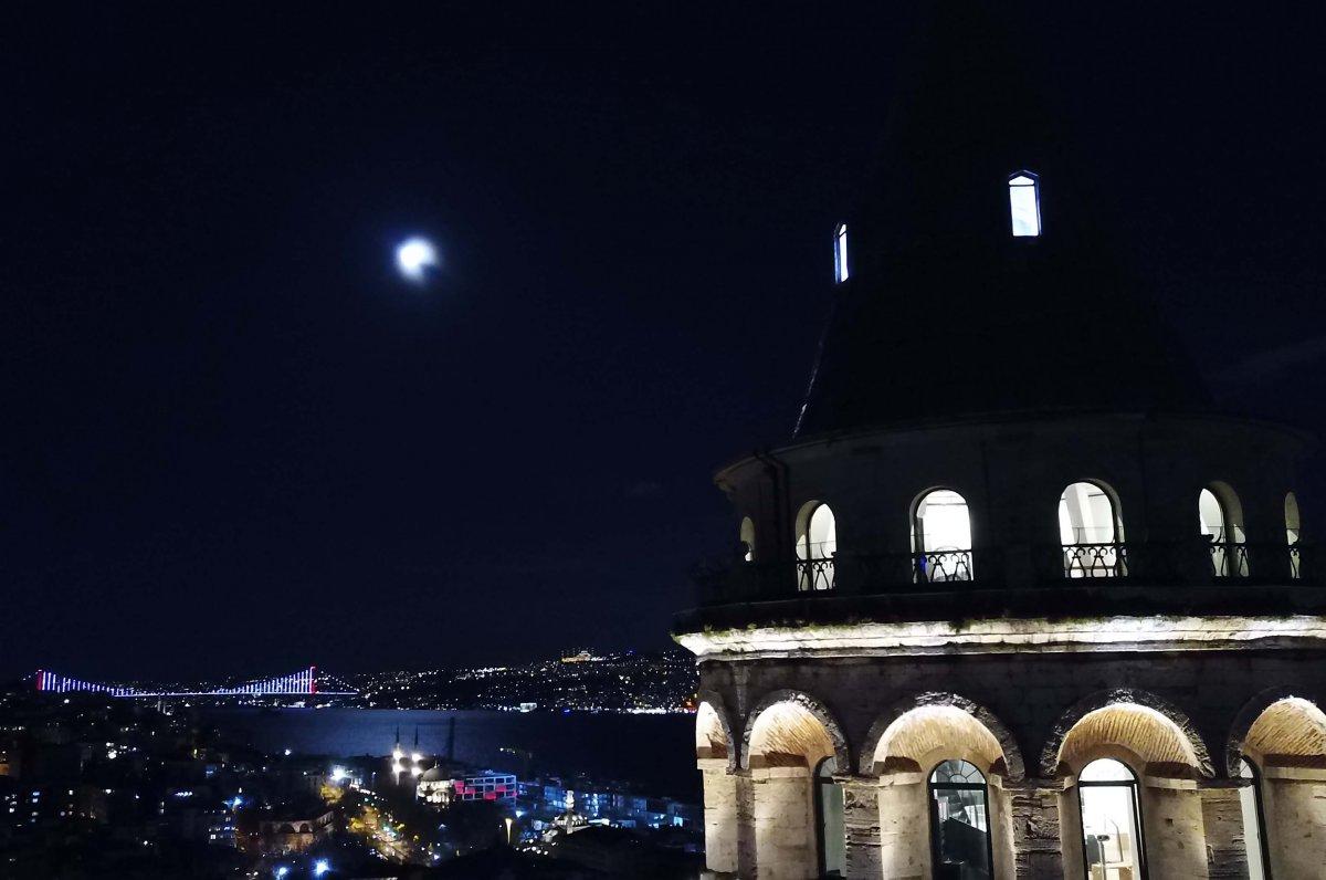 Yılın son dolunayı, izleyenleri mest etti