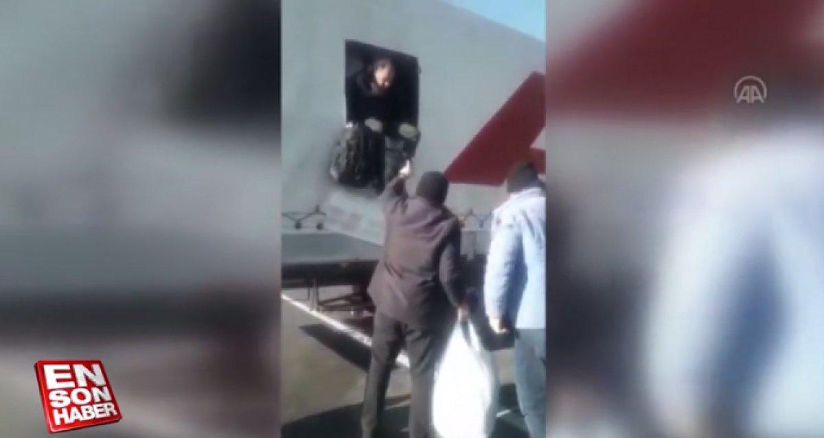 Adana'da, 13 Suriyeli'nin tırın dorsesinde yolculuk girişimi yarım kaldı