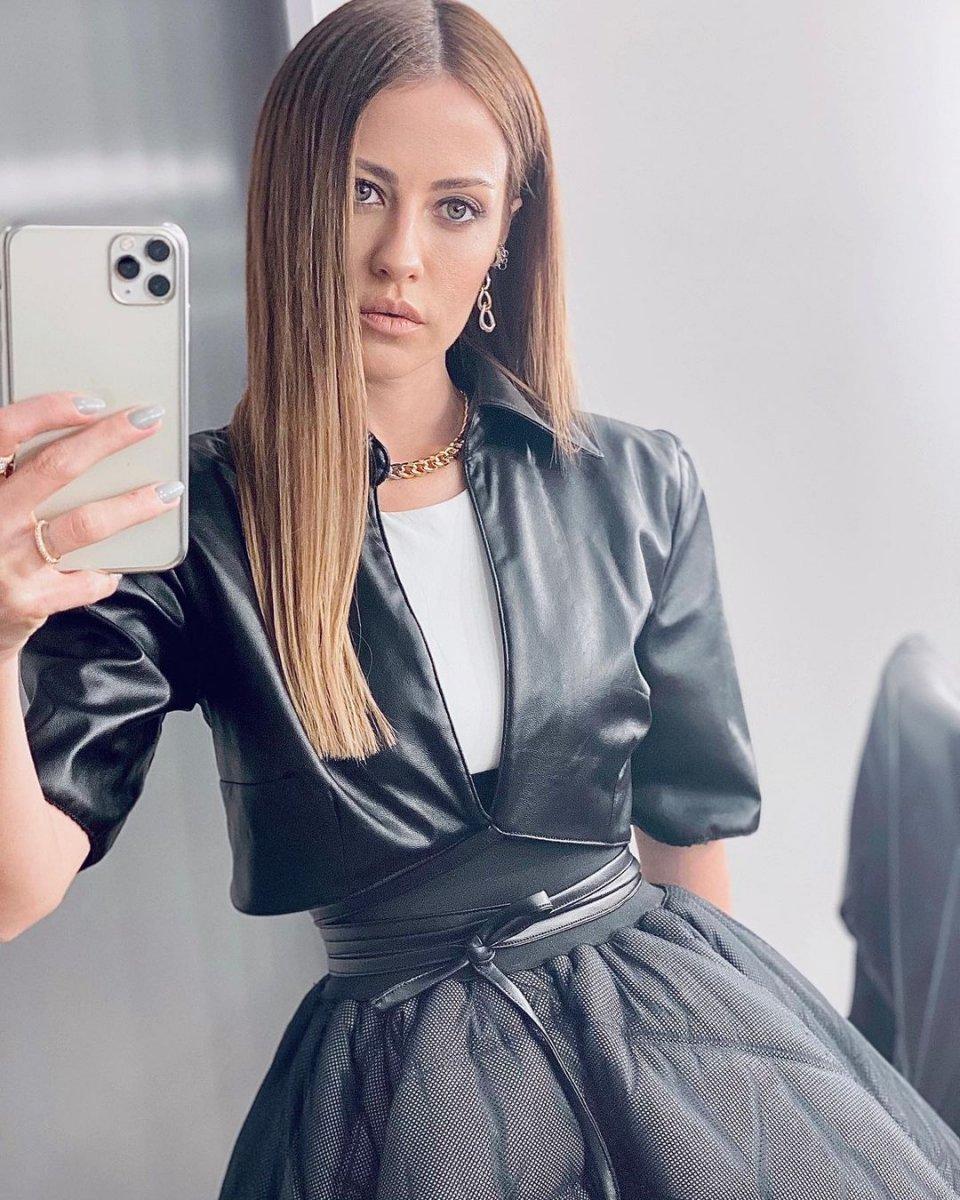 Ünlülerin yeni yıl paylaşımları