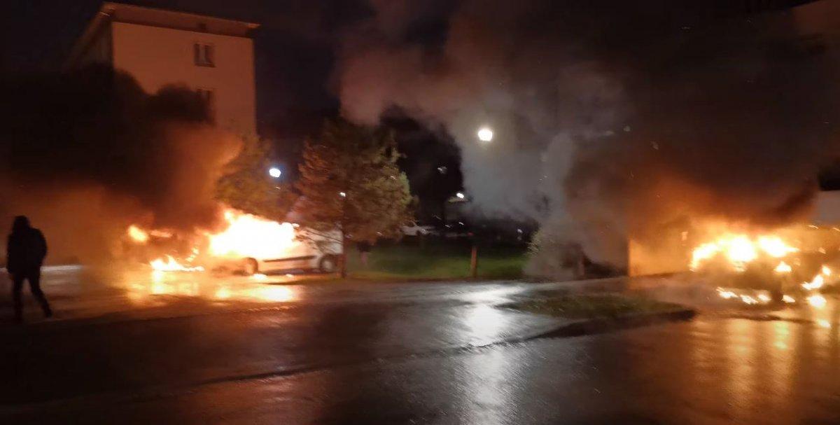 Fransa'da yılbaşı gecesi otomobiller ateşe verildi