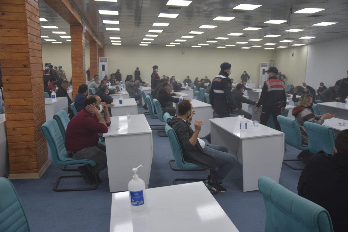 Mersin'de kumar oynayan 89 kişi suçüstü yakalandı