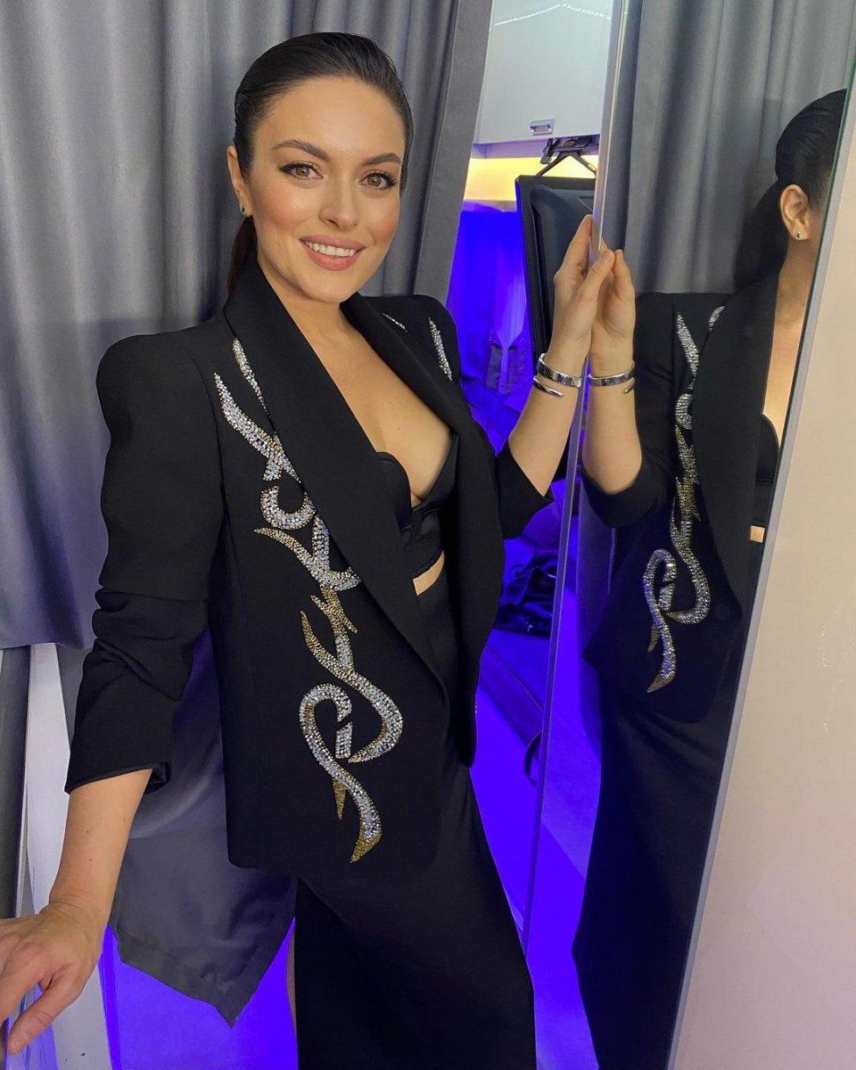 Ünlülerin yeni yıl paylaşımları