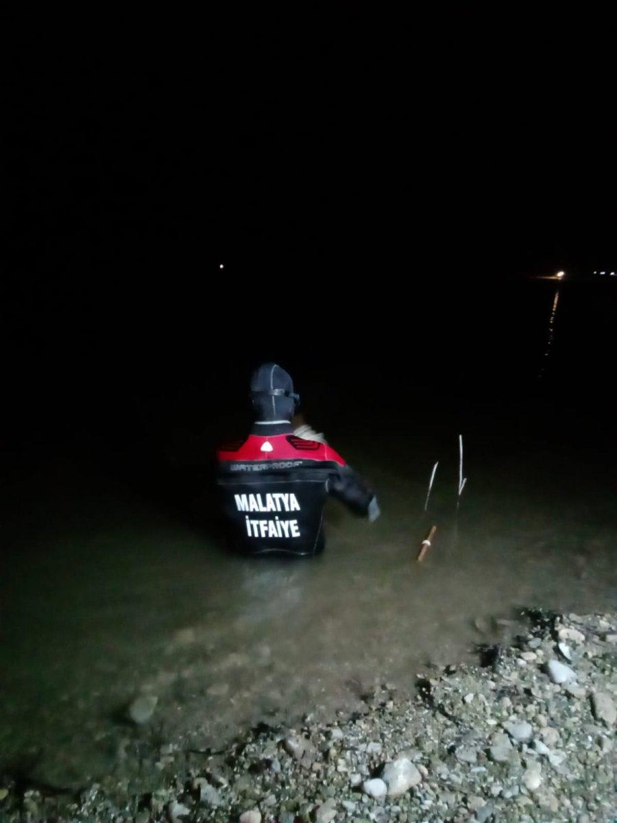 Malatya'da göle açılan tekne alabora oldu: 1 ölü