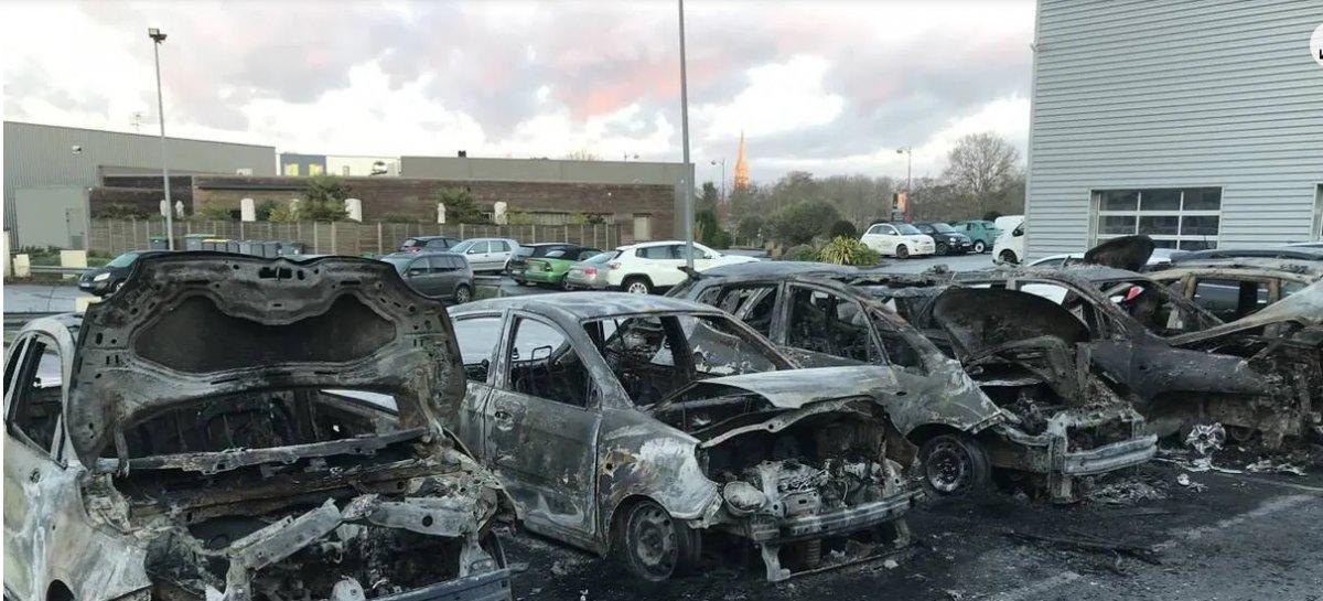 Fransa’da lüks araç bayiinde yangın: 40 araç kül oldu