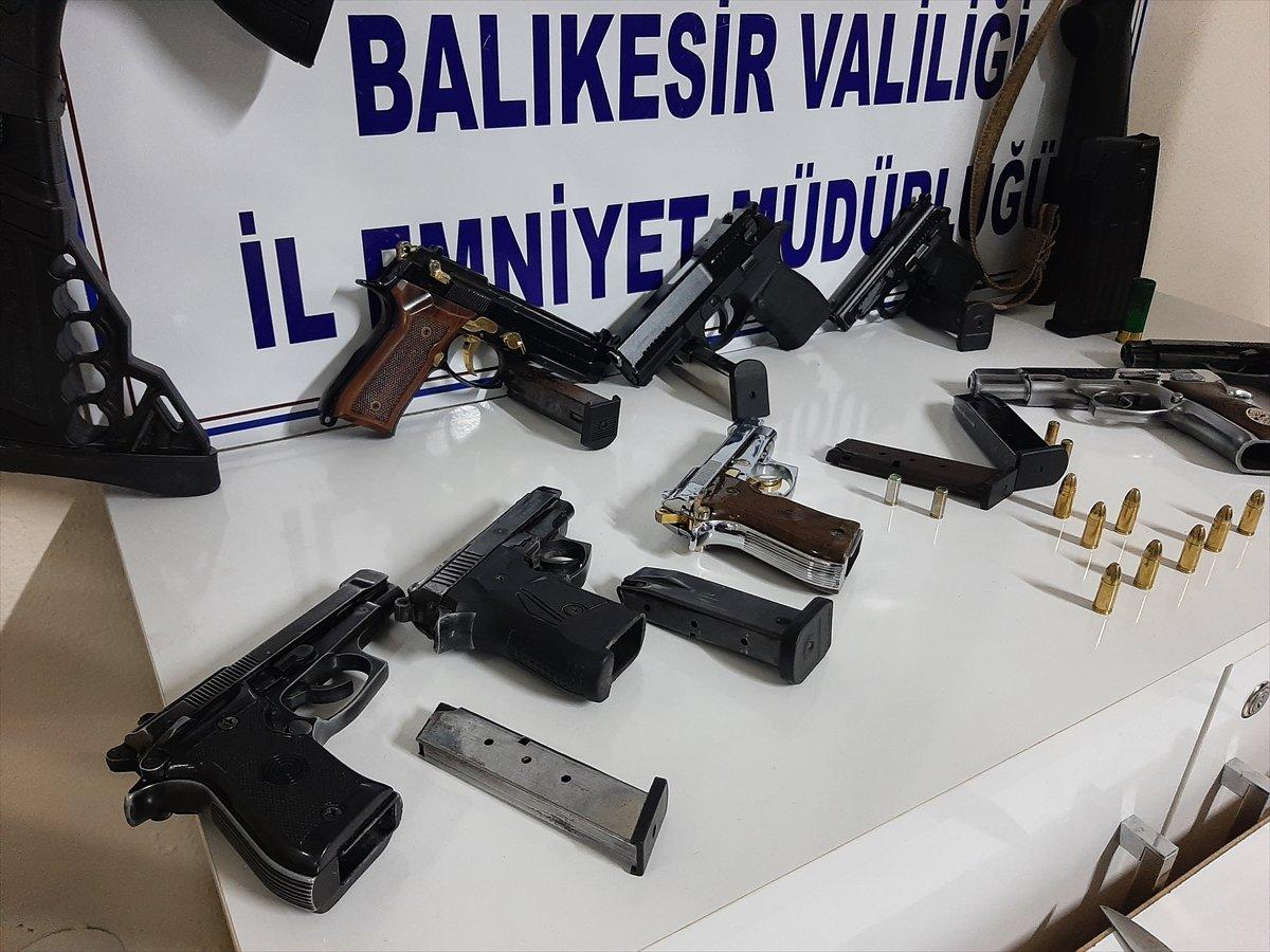 Balıkesir'de yılbaşı gecesi 4 mahalleye operasyon