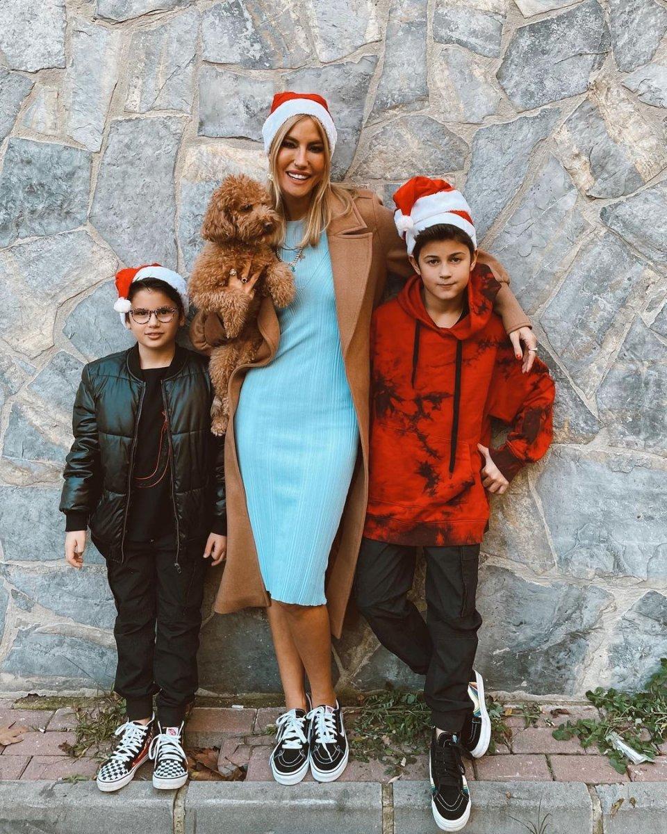 Ünlülerin yeni yıl paylaşımları