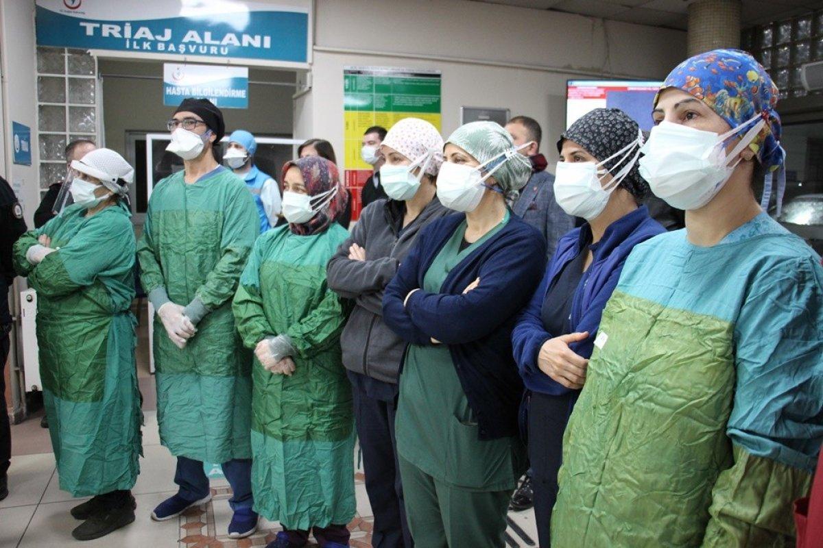 Aydın'da yeni yıla görevi başında giren sağlık çalışanlarına sürpriz