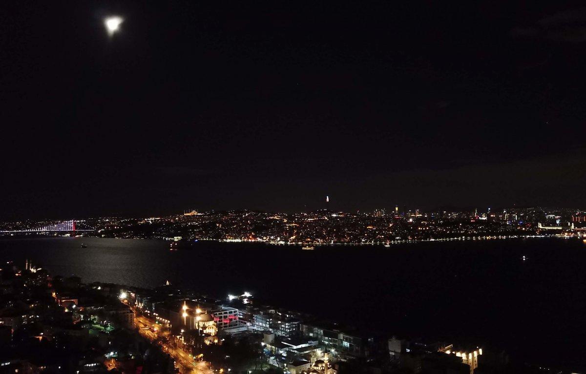 Yılın son dolunayı, izleyenleri mest etti