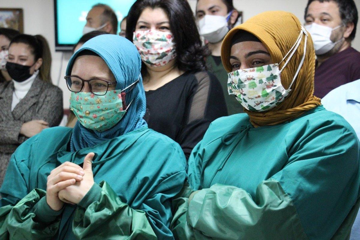 Aydın'da yeni yıla görevi başında giren sağlık çalışanlarına sürpriz