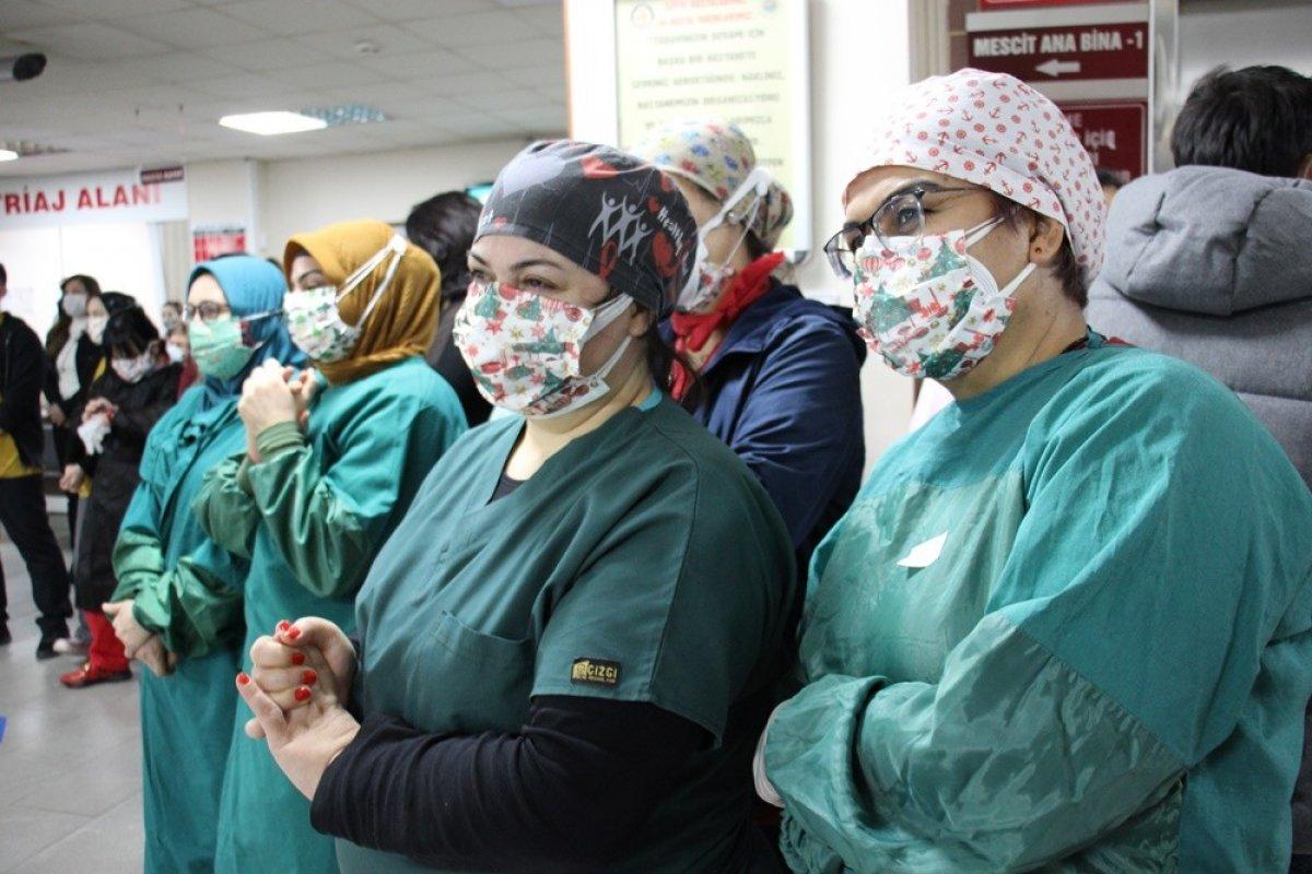 Aydın'da yeni yıla görevi başında giren sağlık çalışanlarına sürpriz